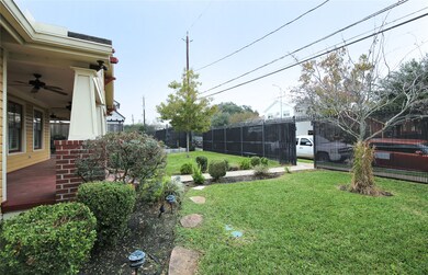 720 E 13th St, Houston, TX 77008 - photo 4