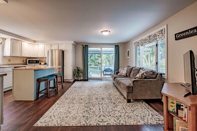 Kitchen/Den