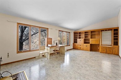 5683 Vineyard Rd, Fitchburg, WI 53575 - photo 3