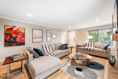 5_Living-Room_high_3677628