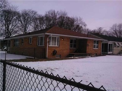 692 Treichler St, North Tonawanda, NY 14120 - photo 3