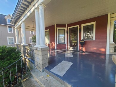 469 N Main St