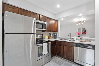 Stainless steel appliances with quartz countertops
