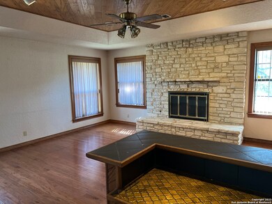 15185 Flying Cir, Helotes, TX 78023 - photo 5