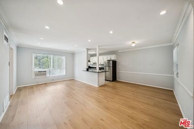 1270 Havenhurst Dr unit 12, West Hollywood, CA 90046 - photo 2