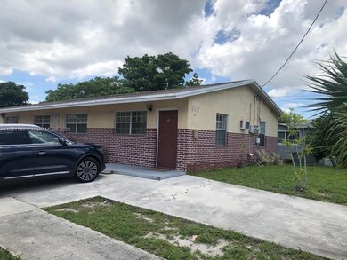 990 Phippen Waiters Rd unit 2, Dania, FL 33004 - photo 2