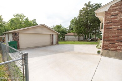 9214 Lantana Dr, Louisville, KY 40229 - photo 2