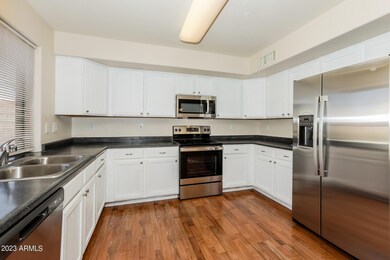 001-photo-kitchen-13287645