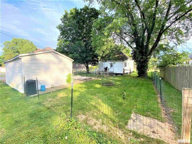 502 W 3rd St, Flora, IL 62839 - photo 6