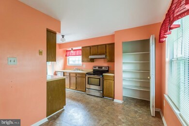 1605 Catchworth Ct, Silver Spring, MD 20905 - photo 6