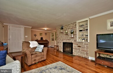 2076 Bedminster Rd, Perkasie, PA 18944 - photo 3