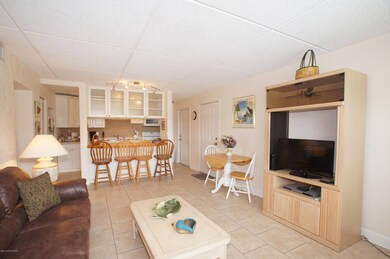 Hayes Ave 280 #7 - Living and Dining