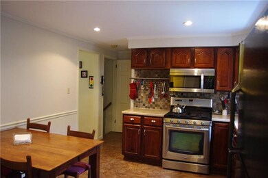 Features plenty of cabinet and counter space. Rece