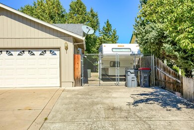 1007 Fairfield Ave, Central Point, OR 97502 - photo 3