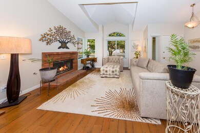 004_Living Room