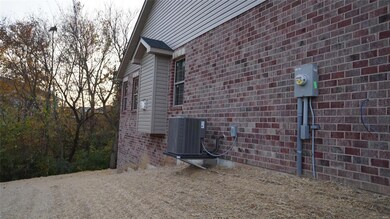 1201 Yeats Ct, O'Fallon, IL 62269 - photo 4