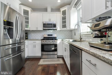 2431 Clover Field Cir, Herndon, VA 20171 - photo 7