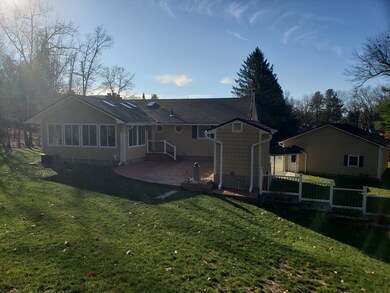 37 Mueller Rd, Holyoke, MA 01040 - photo 5