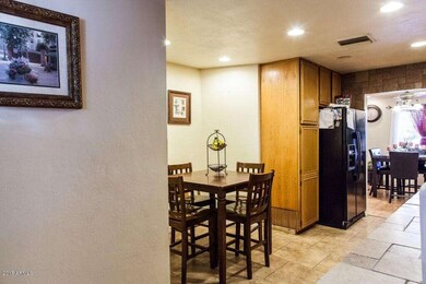 Kitchen & Eat In Dining