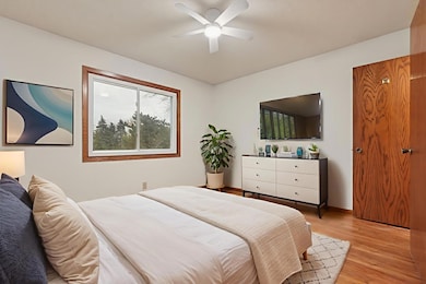 Primary w/private bath!