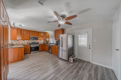 408 Gleneagles Dr, Friendswood, TX 77546 - photo 7