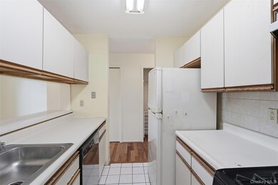 230 Fleet Ct unit 16230, Bronx, NY 10473 - photo 6