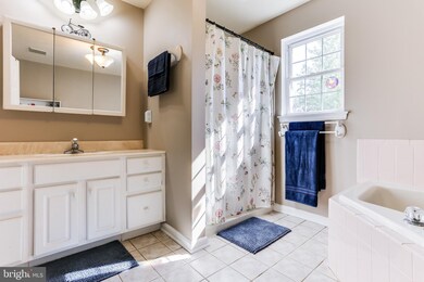 5704 Oakview Dr, Sykesville, MD 21784 - photo 4