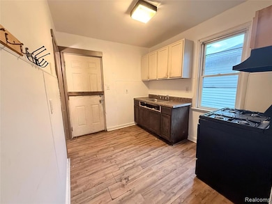 70 W Broadway St, Ecorse, MI 48229 - photo 5