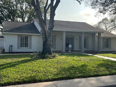 2011 Meadow Ln, Richmond, TX 77469 - photo 2