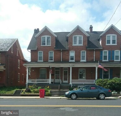 818 W Broad St, Quakertown, PA 18951 - photo 2
