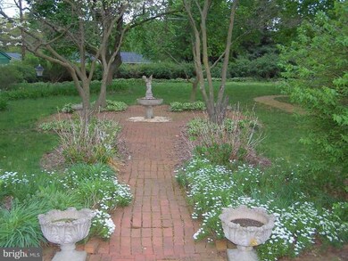 7933 Edgewood Farm Rd, Frederick, MD 21702 - photo 2