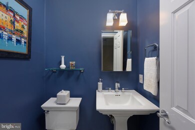 34 Wolfe St, Alexandria, VA 22314 - photo 4