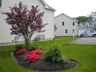 7 Silvercup Cir unit 7, West Warwick, RI 02893 - photo 2