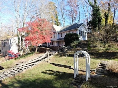 55 Woodhull Landing Rd, Sound Beach, NY 11789 - photo 6