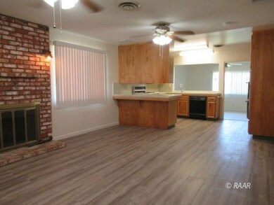 Living/kitchen/dining