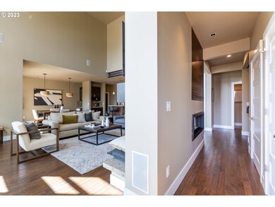 Living Room/Entrance
