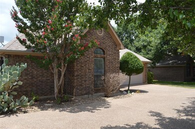 812 Shady Grove Dr, Granbury, TX 76049 - photo 3