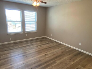 319 SE 3rd St unit 201, Grand Prairie, TX 75051 - photo 3