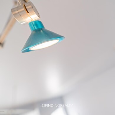 2823 KRISTEN CIR-24