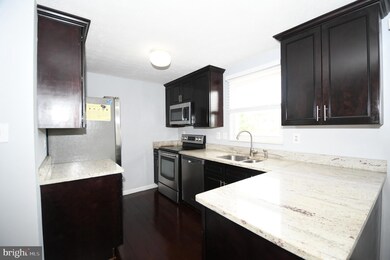 19542 Twinflower Cir, Germantown, MD 20876 - photo 5