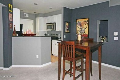 Spacious Dining & Kitchen Breakfast Bar