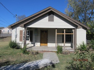 504 Hill St, Shelbyville, TN 37160 - photo 2