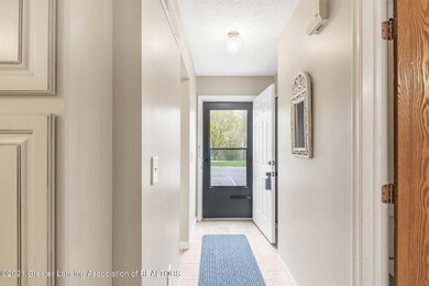 07-2089 Lake Lansing Rd-WindowStill-Real