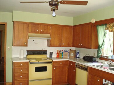 558 Mahoning St, Milton, PA 17847 - photo 5