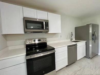 813 SE 13th St, Stuart, FL 34994 - photo 2