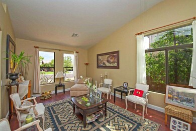 004_Living Room