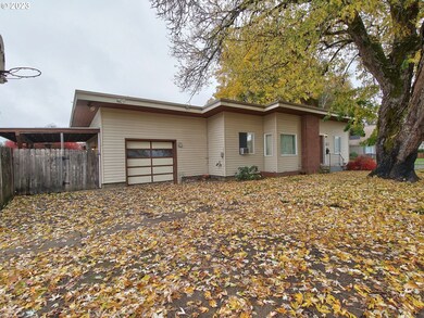 305 NW Gardner St, Sheridan, OR 97378 - photo 3