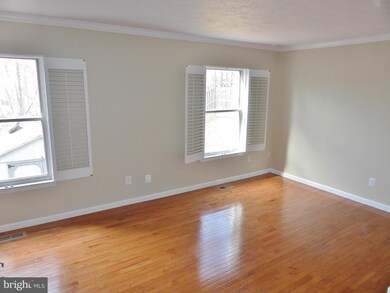 9000 Alexis Ct, Springfield, VA 22152 - photo 2