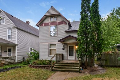 002-photo-front-view-6065929