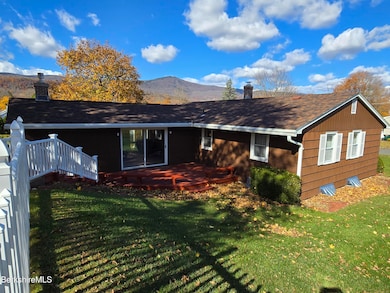 Beautiful yard & Greylock Mtn Views!
